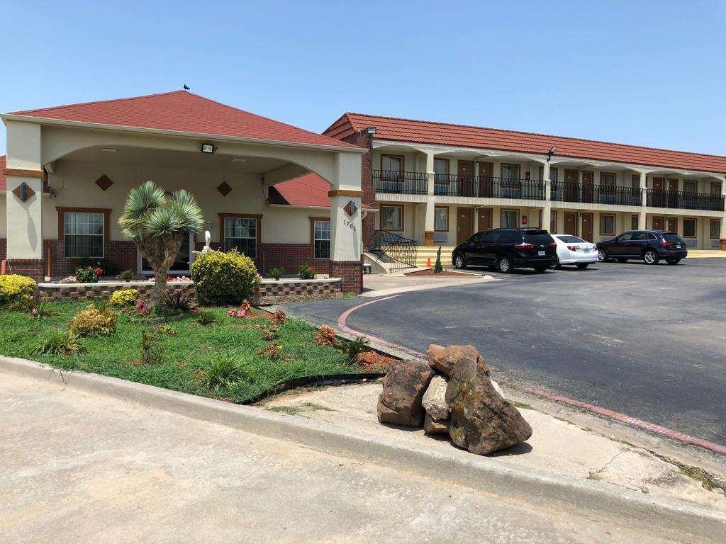 Days Inn By Wyndham Gainesville Bagian luar foto