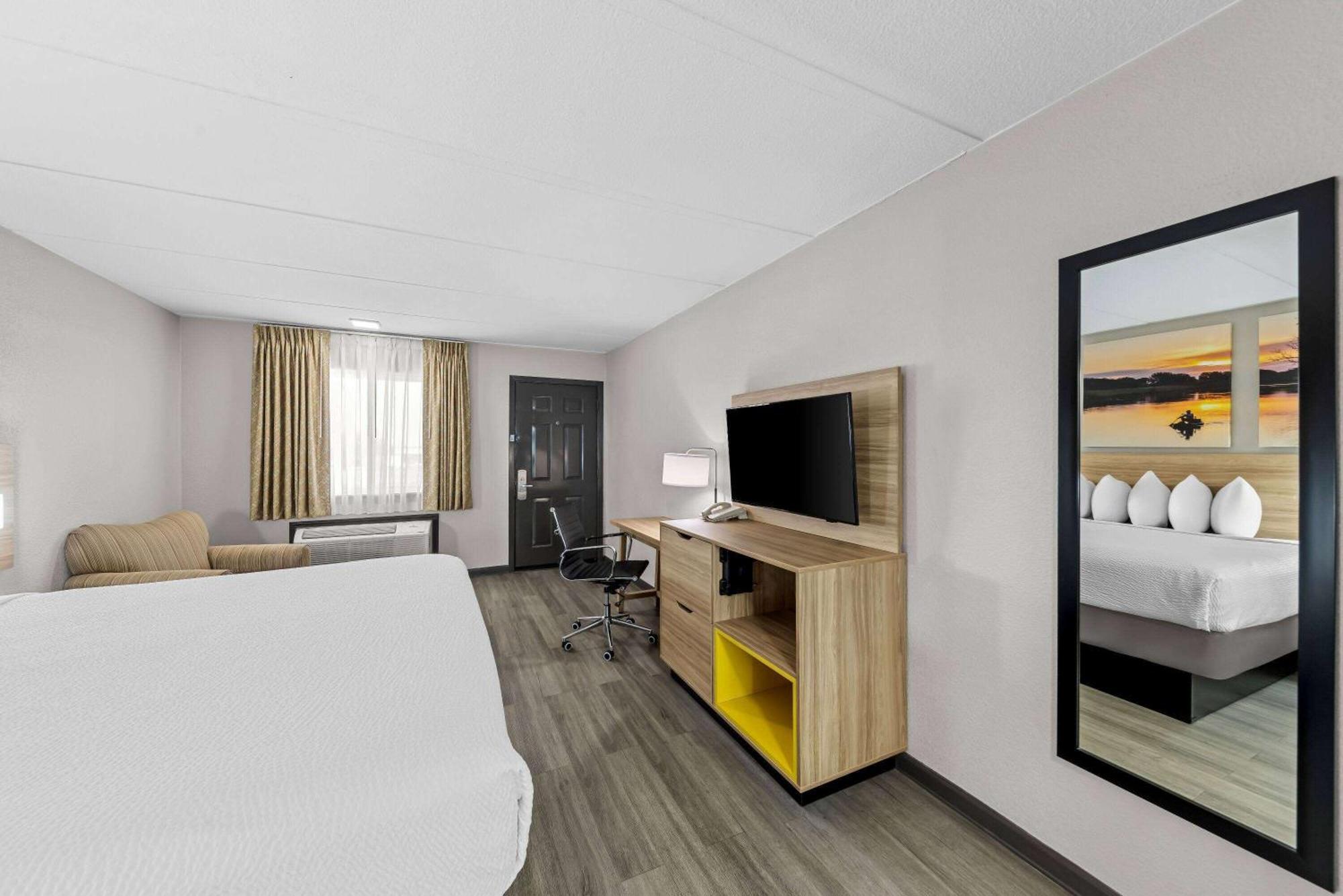Days Inn By Wyndham Gainesville Bagian luar foto