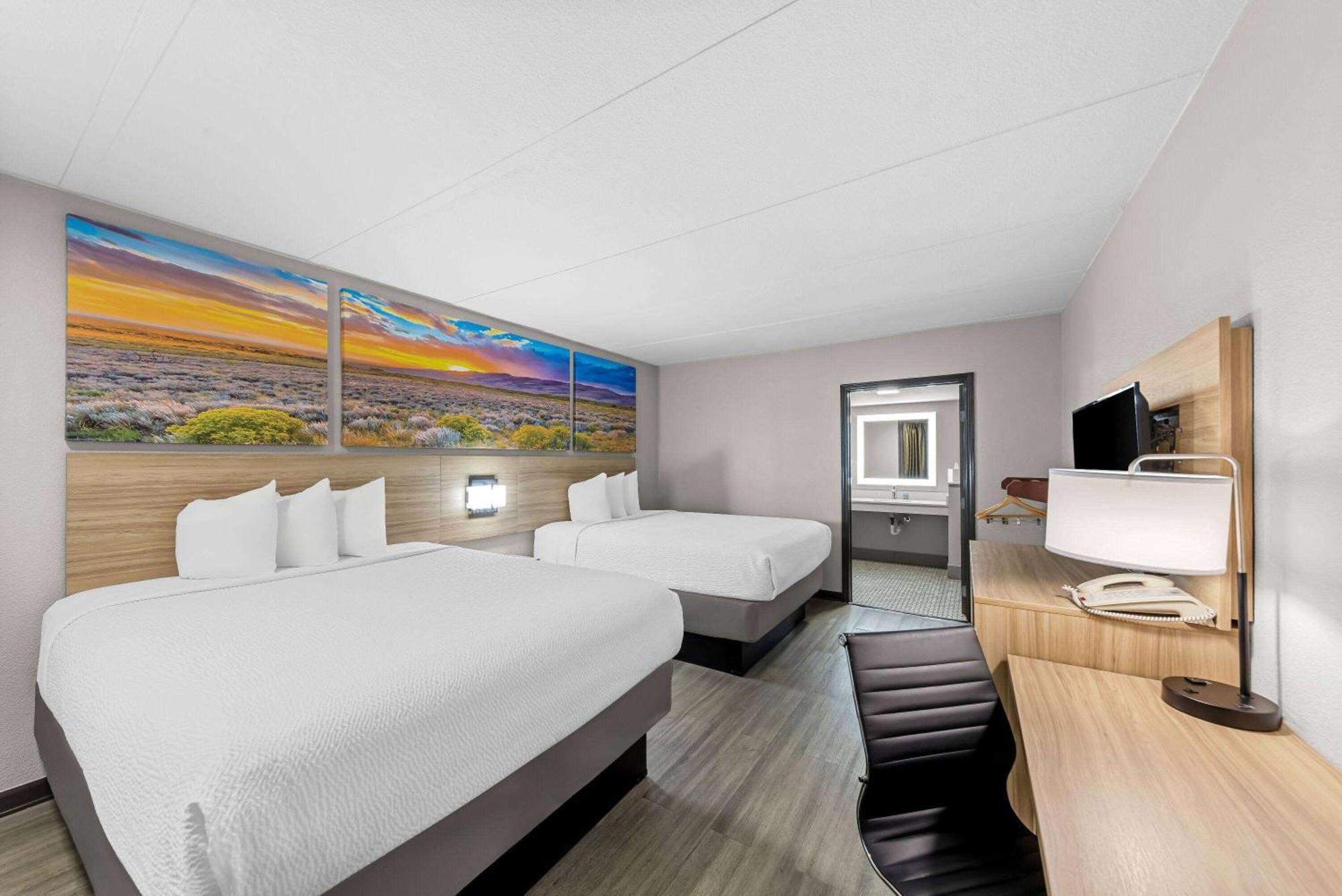 Days Inn By Wyndham Gainesville Bagian luar foto