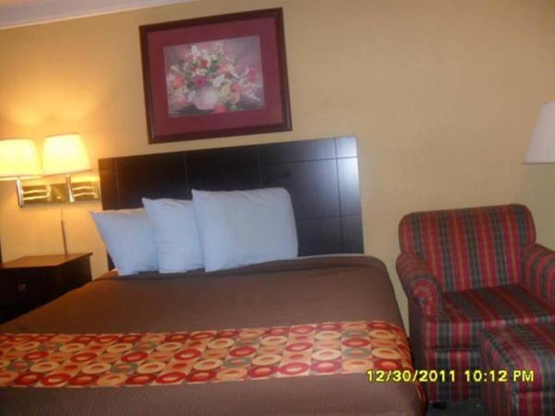 Days Inn By Wyndham Gainesville Bagian luar foto